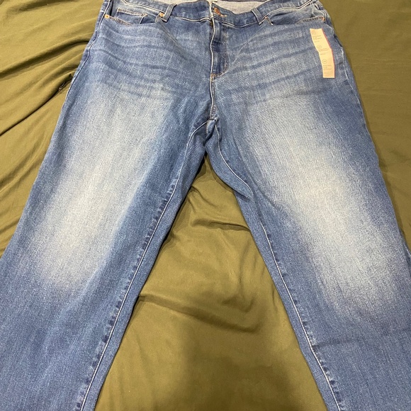 Universal Thread Women’s Plus Size Jeans - Picture 1 of 6